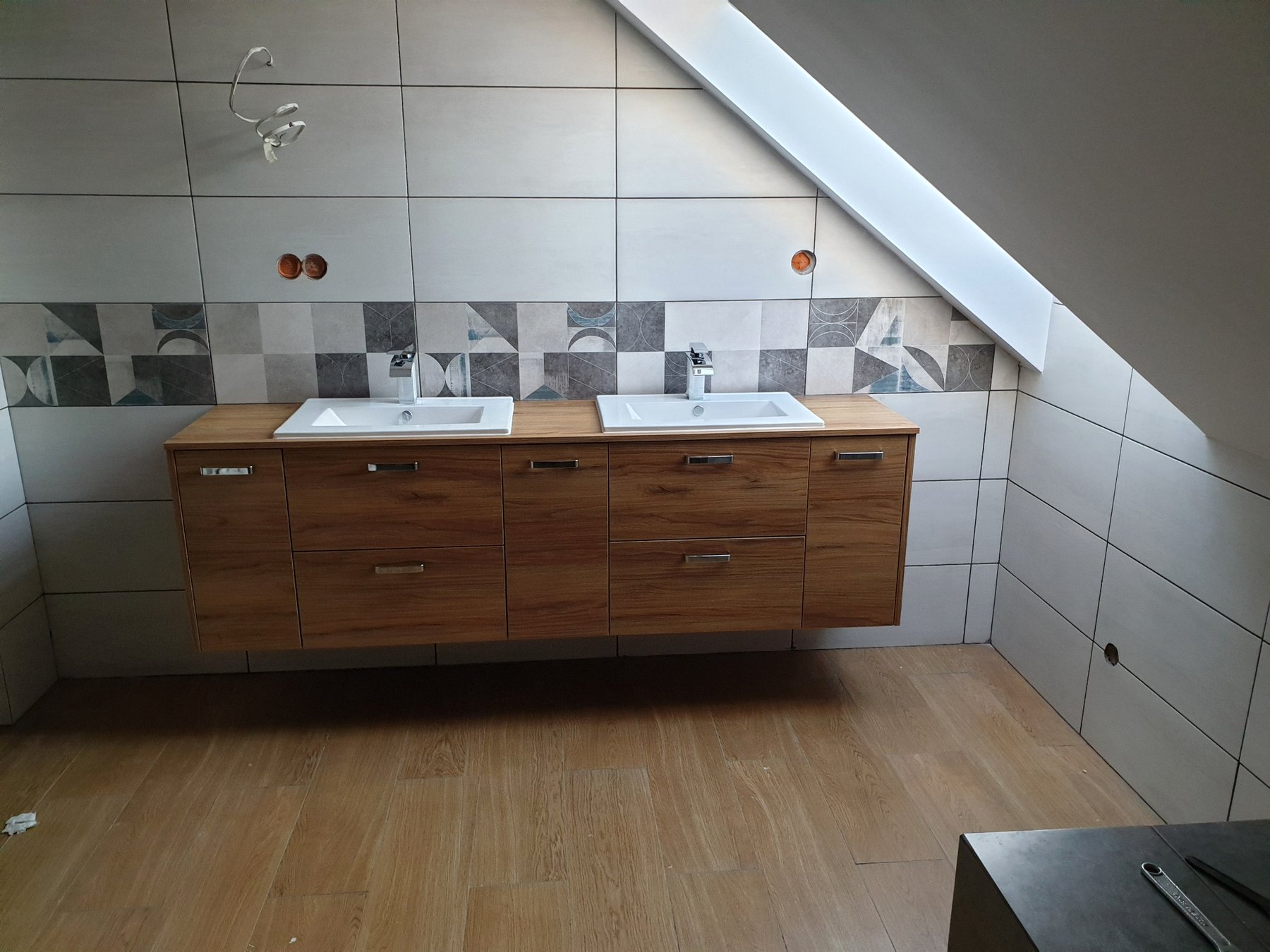 Montage von Badmöbeln – Fachgerechte Montage von Badmöbeln, Waschtischen und Stauraumlösungen.