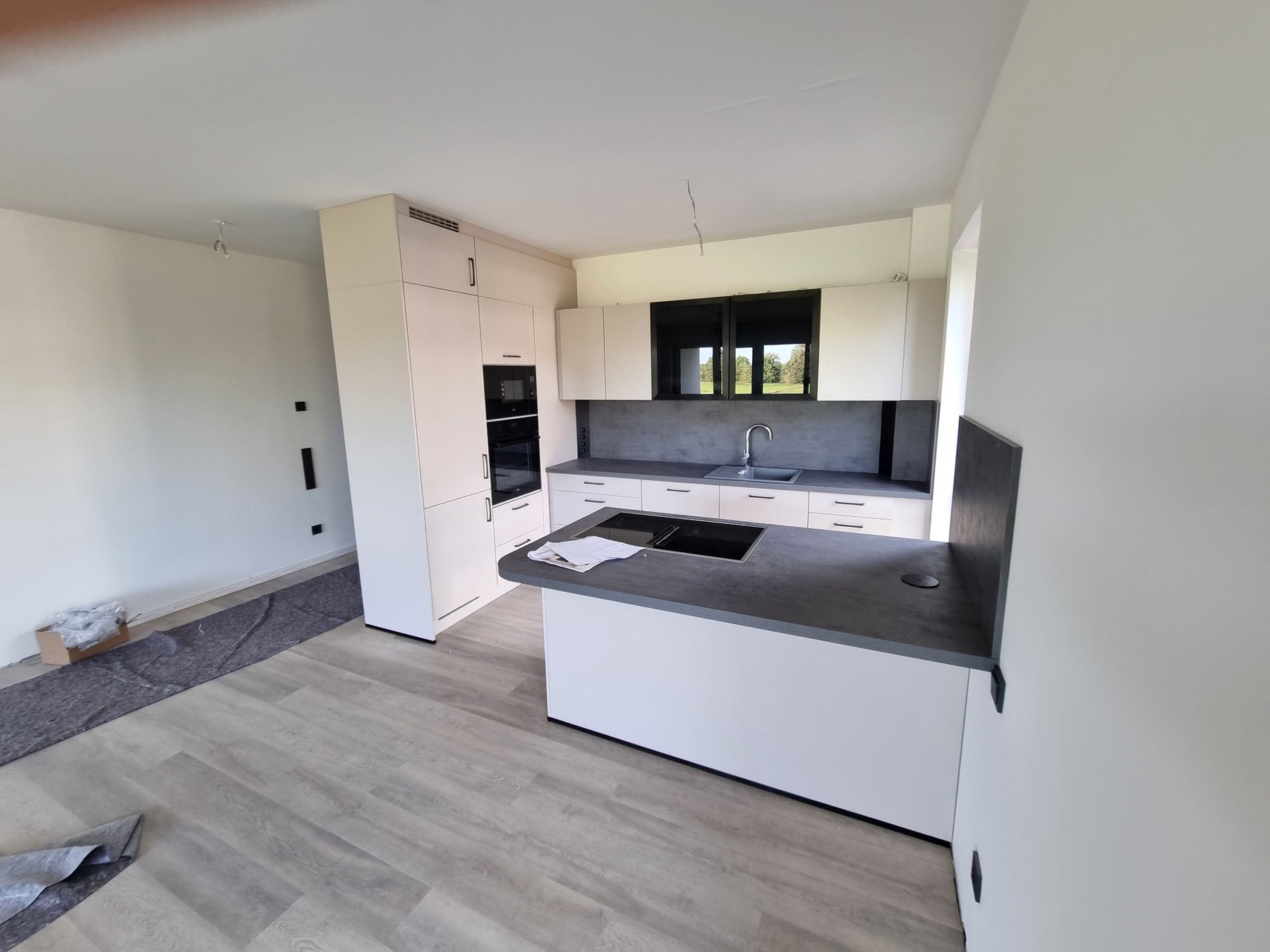 Montage von Küchenmöbeln – Professionelle Montage von Küchenmöbeln, Arbeitsplatten und Einbauelementen.