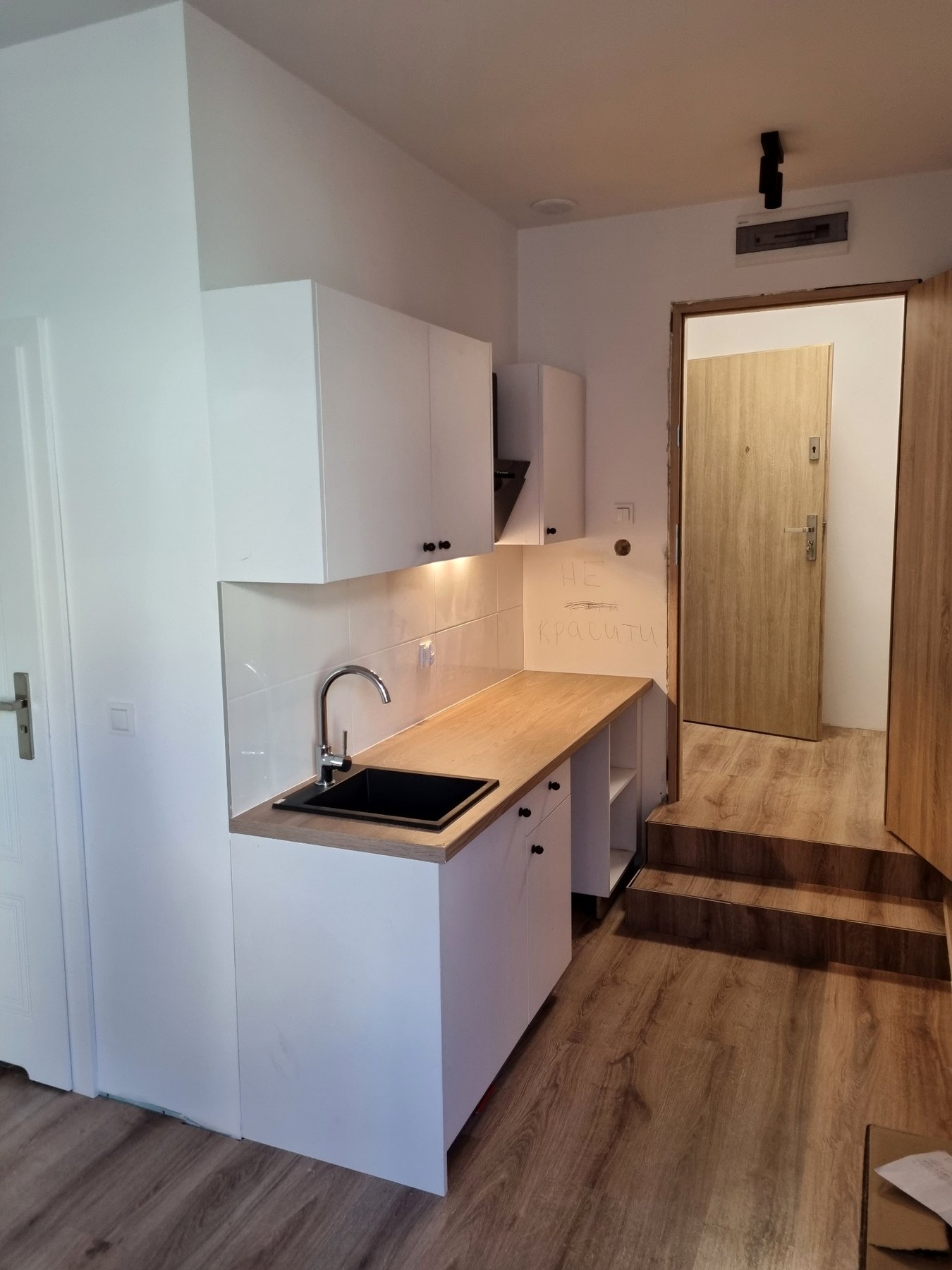 Montage von Küchenmöbeln – Professionelle Montage von Küchenmöbeln, Arbeitsplatten und Einbauelementen.